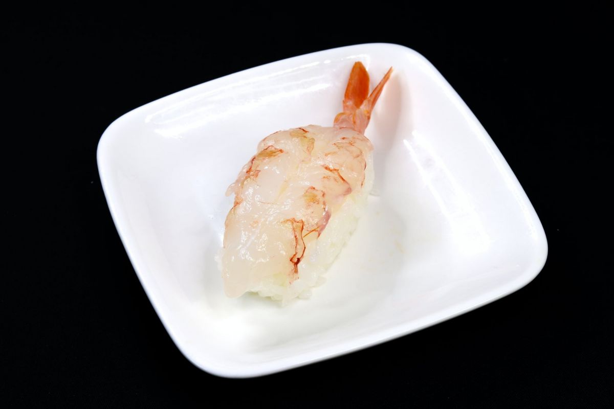 Miếng thịt tôm nuôi cấy trong phòng thí nghiệm của Shiok Meats. Ảnh: Shiok Meats.