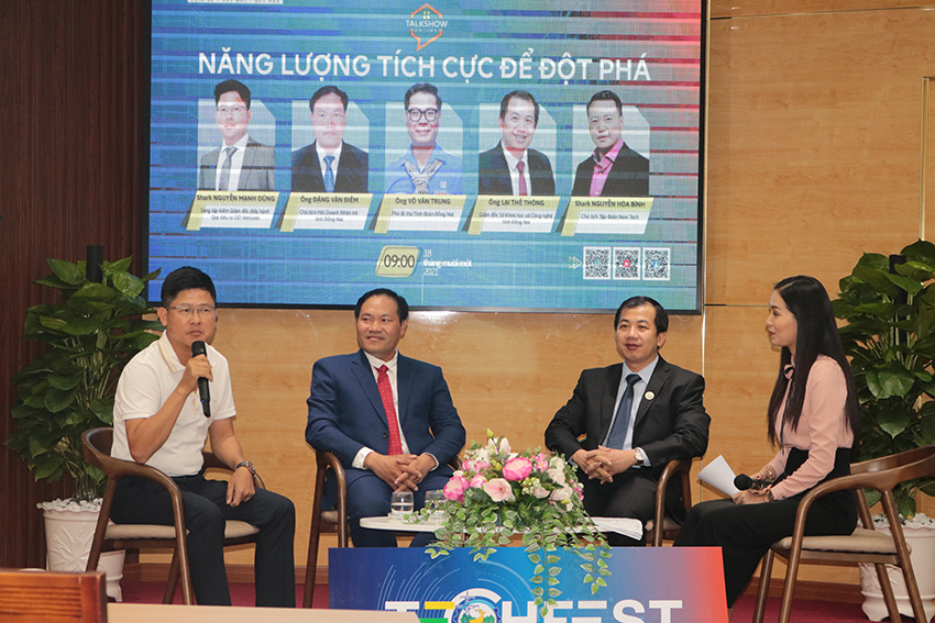 Các chuyên gia, doanh nhân chia sẻ tại talk show